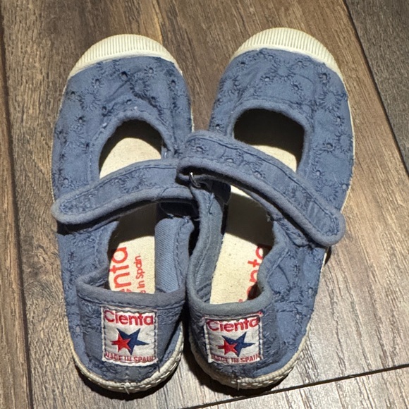 Cienta Textured Blue Kids Sneakers - Size 26 - Picture 1 of 3